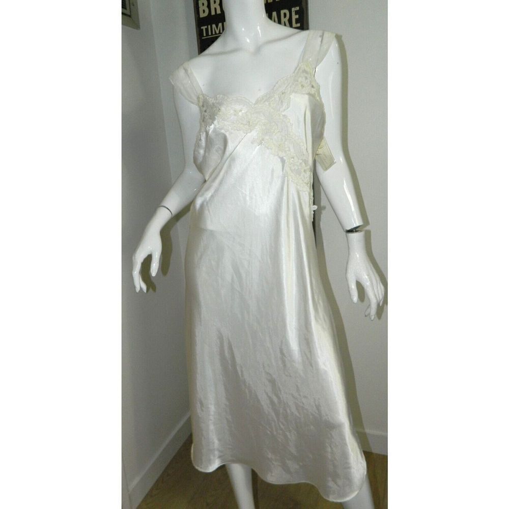 Intimo Amore Nightgown‎ Women's Size Medium Ivory White Beaded Lace
